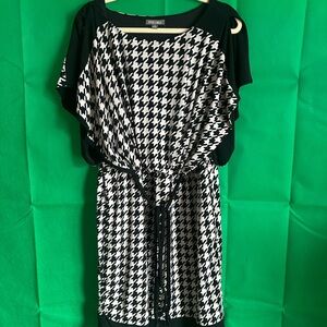 Carmen’s Black & White Collection Roz & Ali Black & White Houndstooth Midi Dress